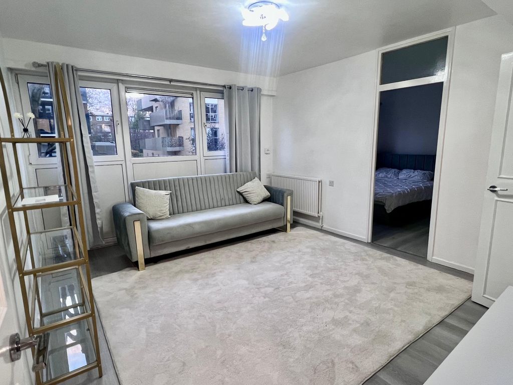 Property photo 3 of 8 Gallery