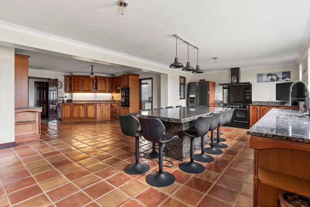 Property photo 2 of 55