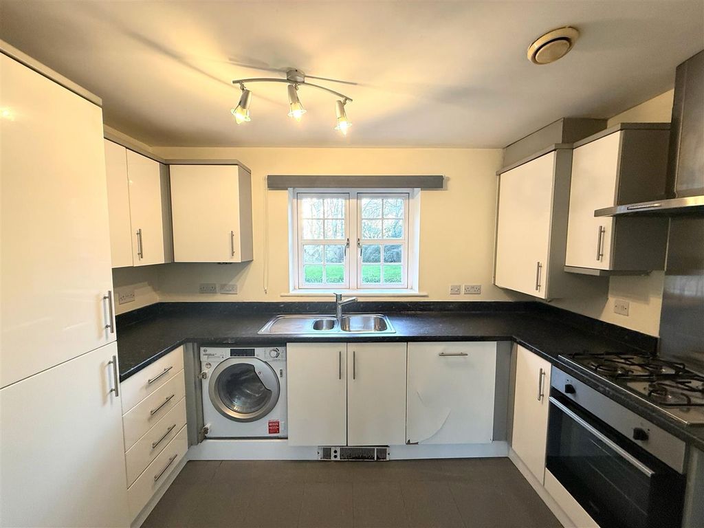 Property photo 3 of 7 Kit.Jpeg