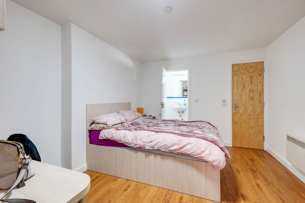 Property photo 1 of 6 1 Bedroom Apartment For Rent