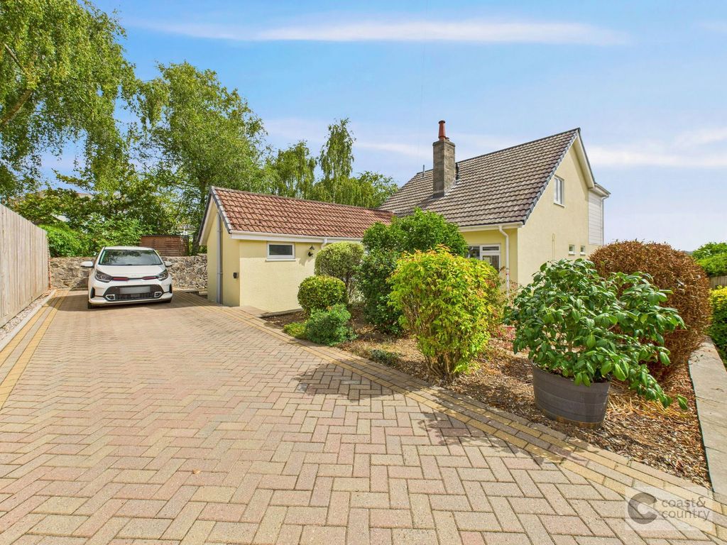 Property photo 2 of 25