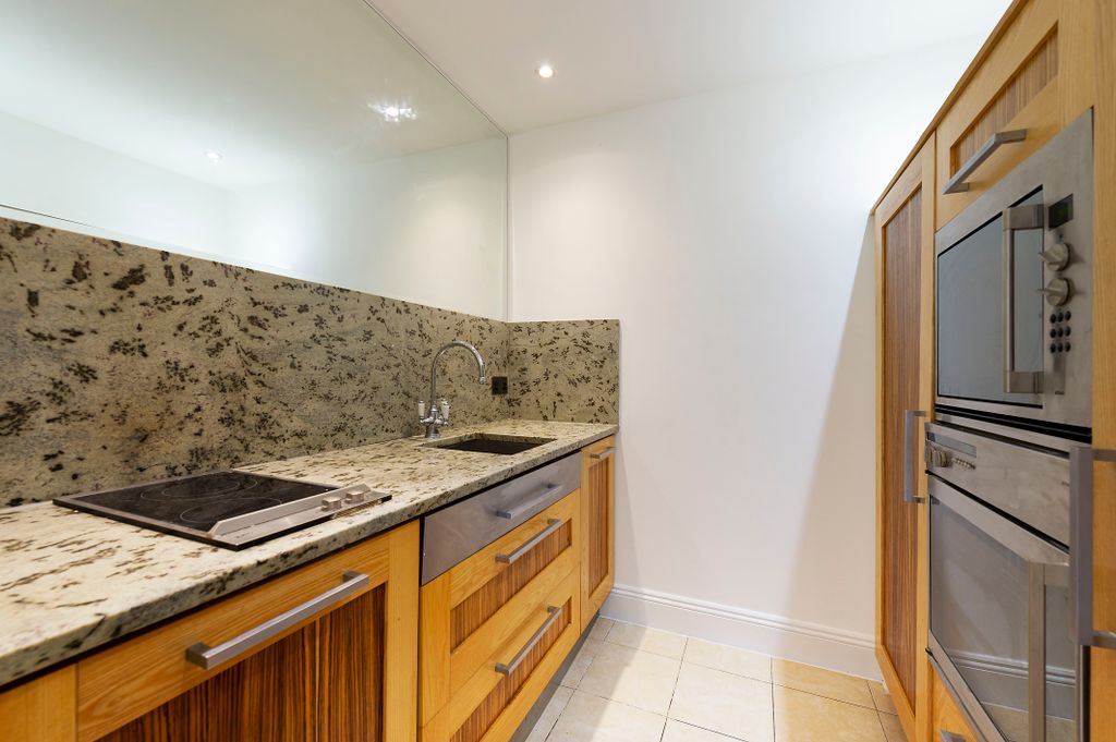 Property photo 3 of 5 36i Egerton Gardens 373153 Kit