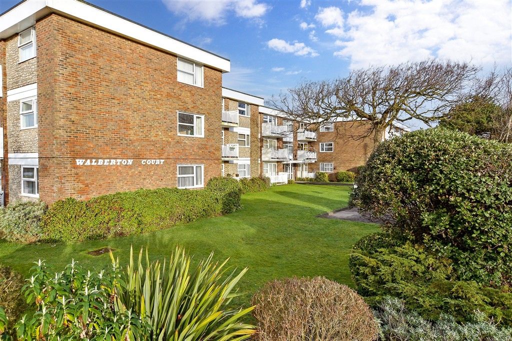 Property photo 1 of 10 Communal Gardens