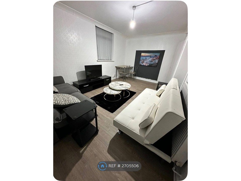 Property photo 1 of 4 Living Room