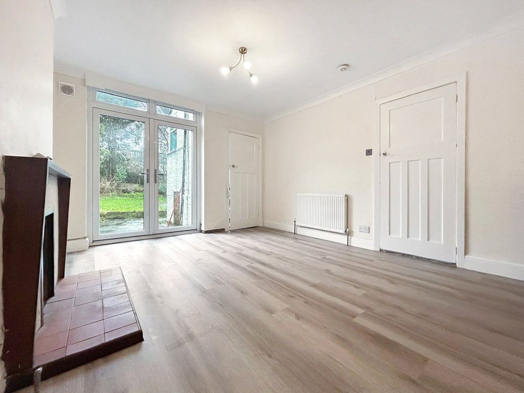 Property photo 2 of 8 Picture No. 11