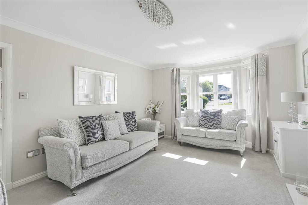 Property photo 3 of 33