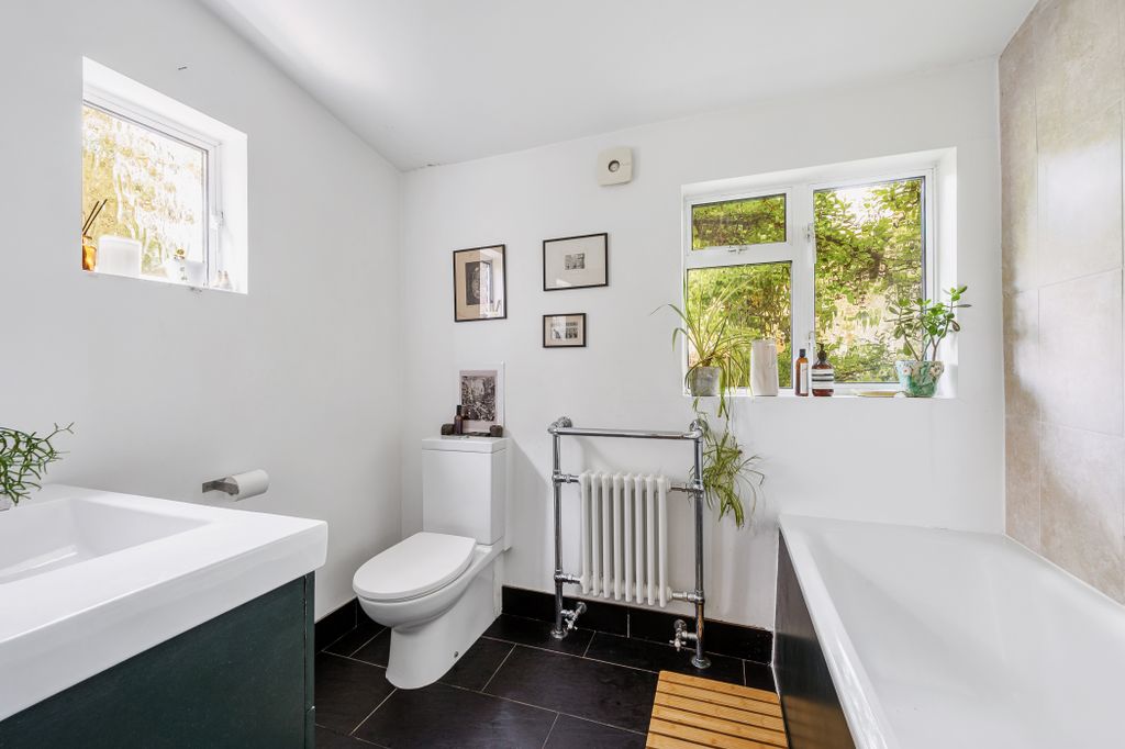Property photo 3 of 11 Bathroom