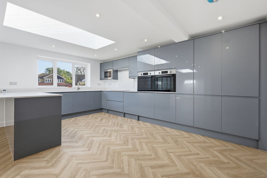 Property photo 2 of 26 Picture No. 31