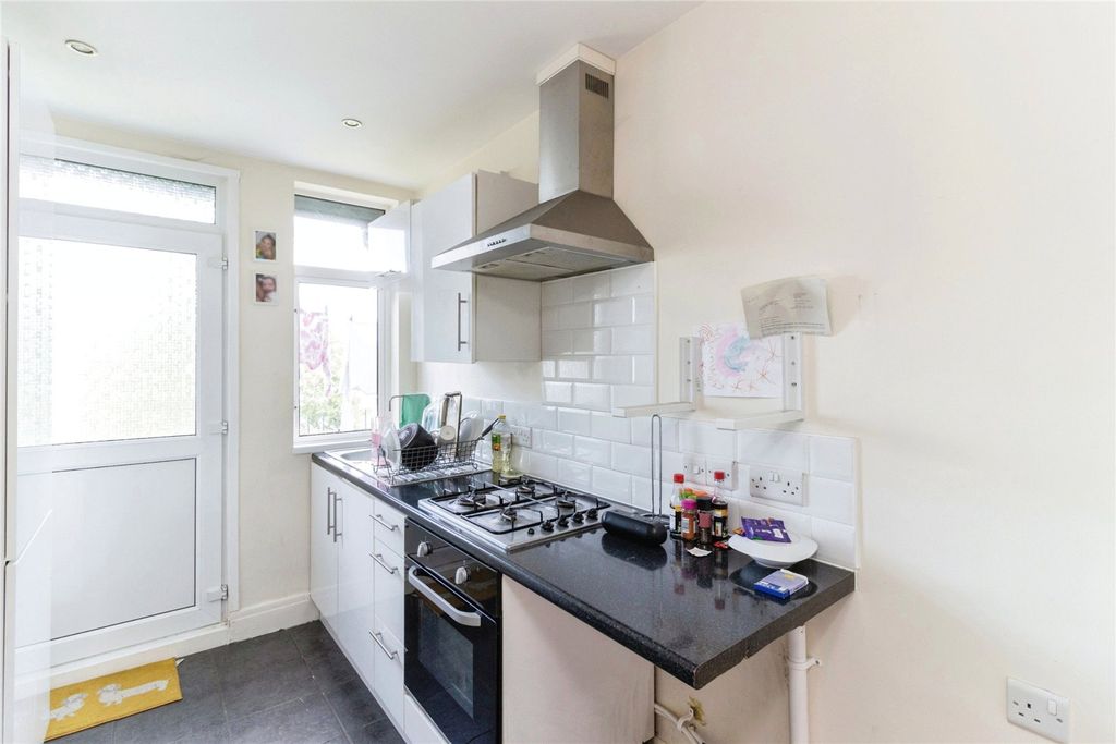 Property photo 2 of 17 Picture No. 05