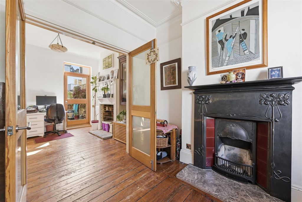 Property photo 3 of 17