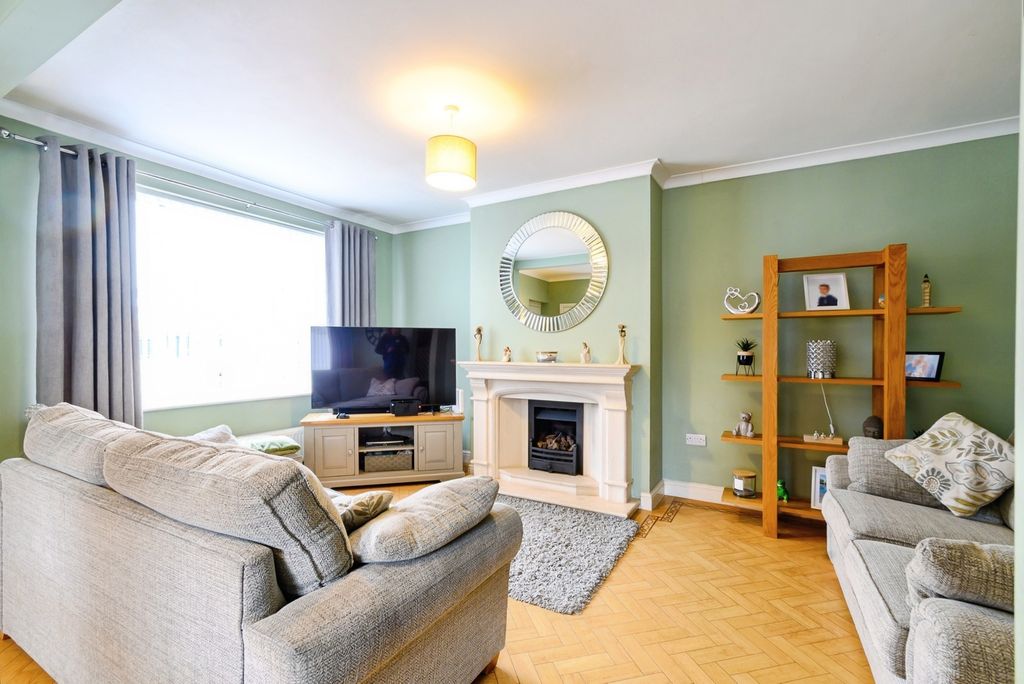 Property photo 2 of 20 Living Room