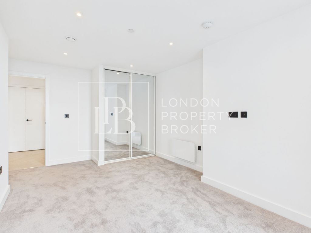 Property photo 3 of 12