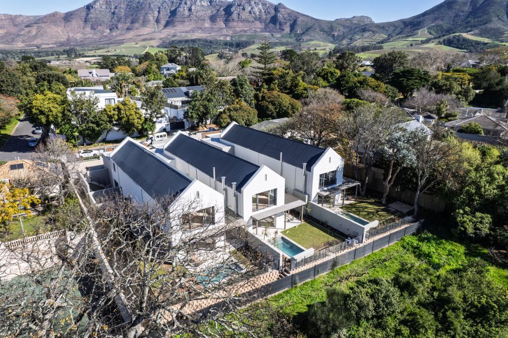 Property photo 1 of 31 Kw1708890