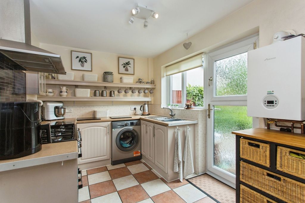 Property photo 3 of 20 Kitchen