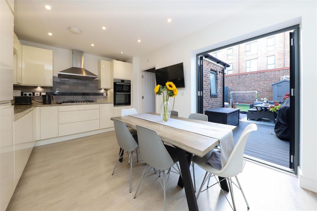Property photo 2 of 15 Kitchen Diner