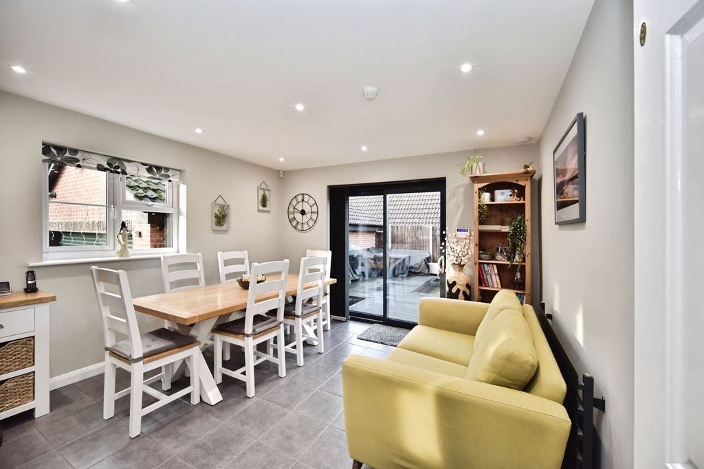 Property photo 3 of 24 Pbox-Img.Jpg