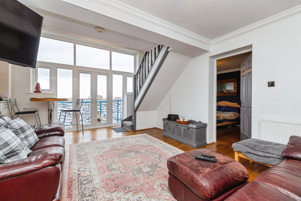 Property photo 3 of 19