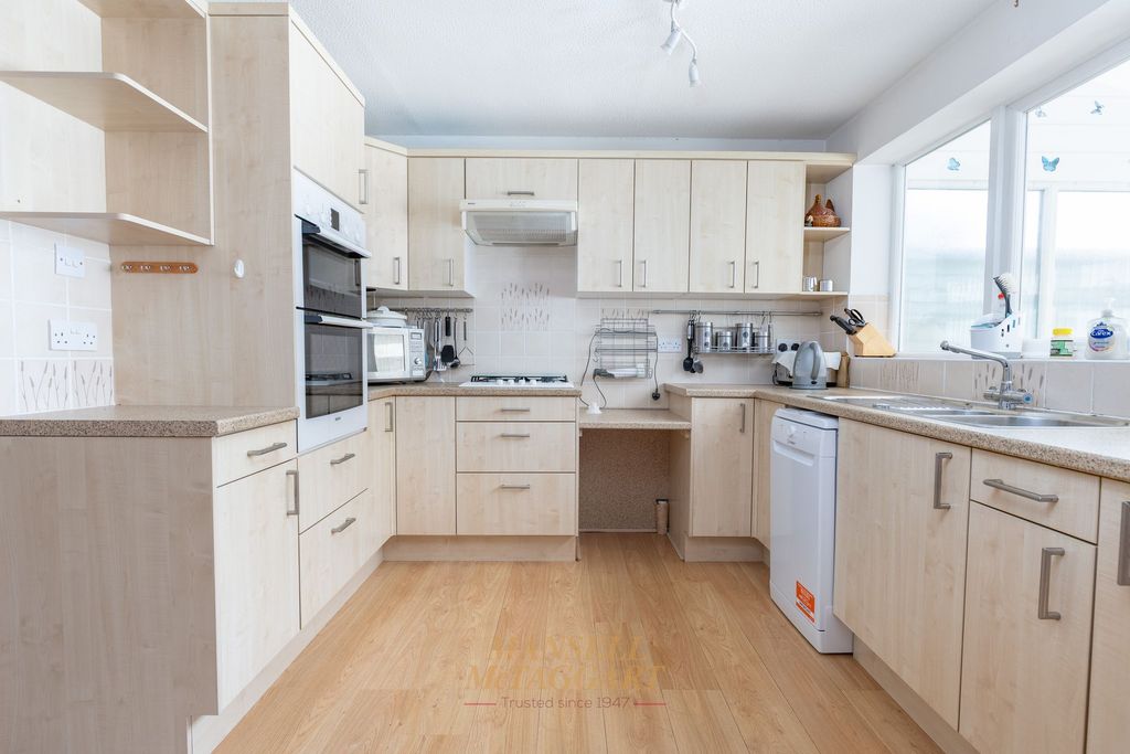 Property photo 2 of 25
