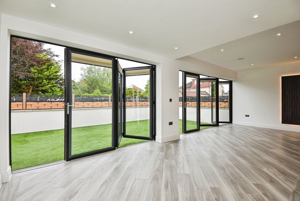 Property photo 3 of 20 Pbox-Img.Jpg
