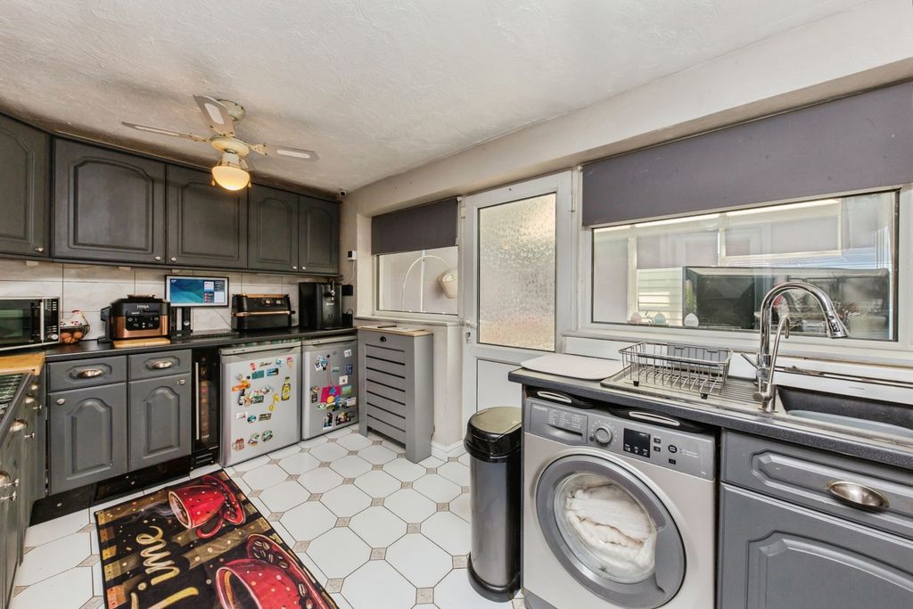 Property photo 3 of 19 Pbox-Img.Jpg