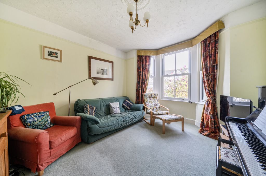 Property photo 2 of 17 1432874-12-69Cb9E...