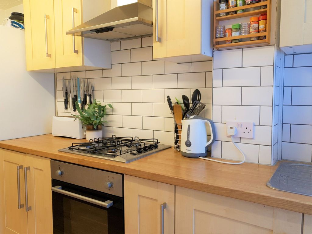 Property photo 2 of 6 Photo 4