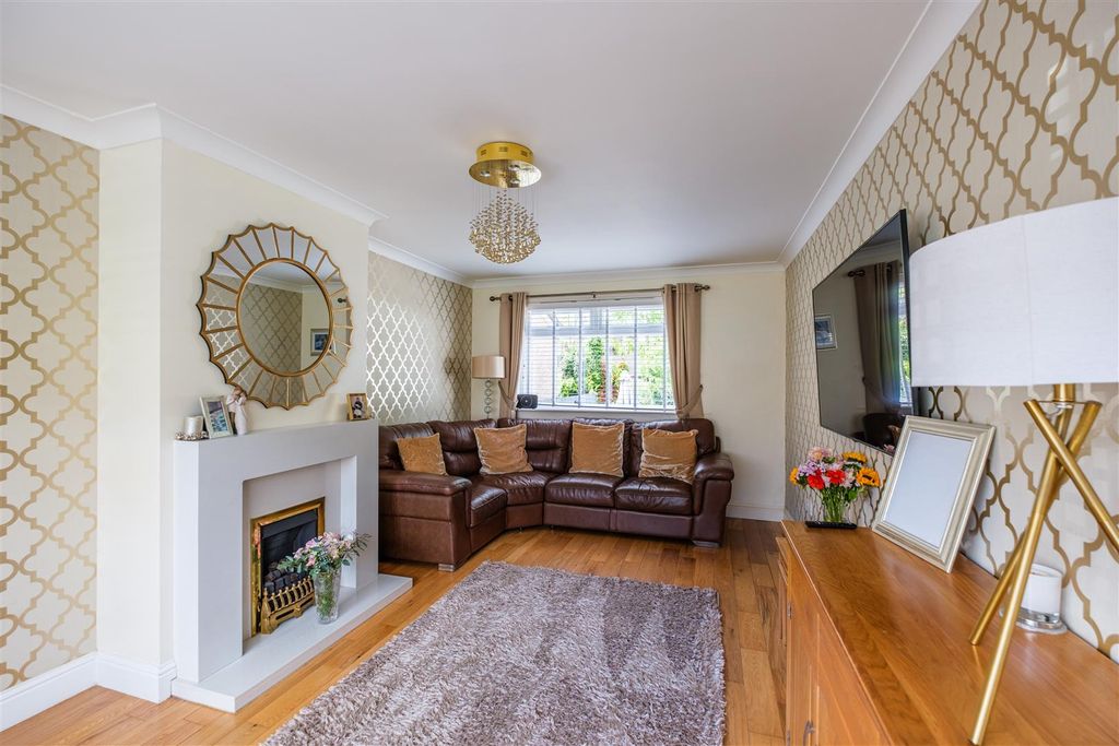 Property photo 3 of 28 Laburnum Lea-14.Jpg