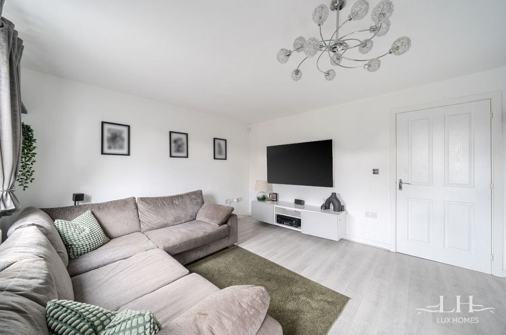 Property photo 2 of 23