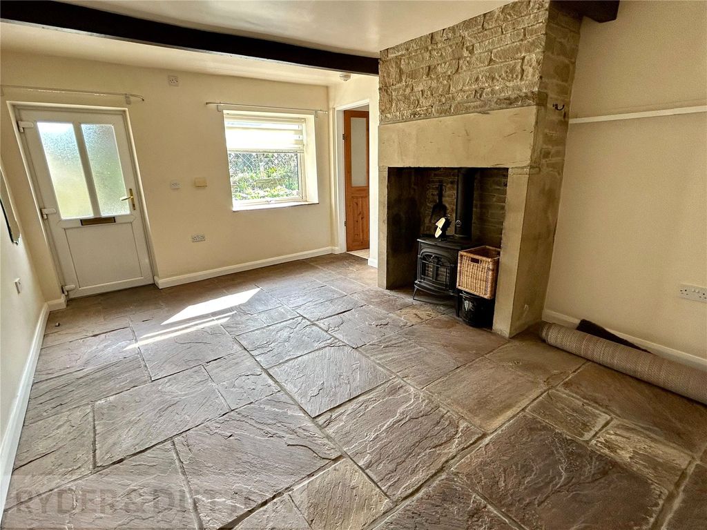 Property photo 2 of 13 Lounge