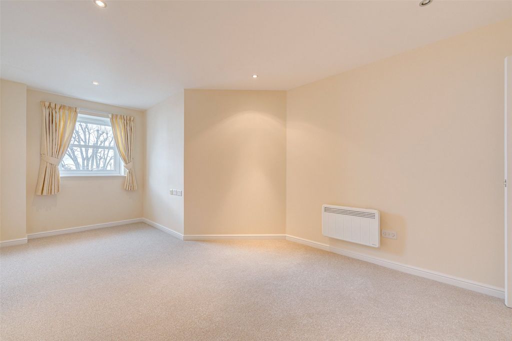 Property photo 2 of 14 Picture No. 11