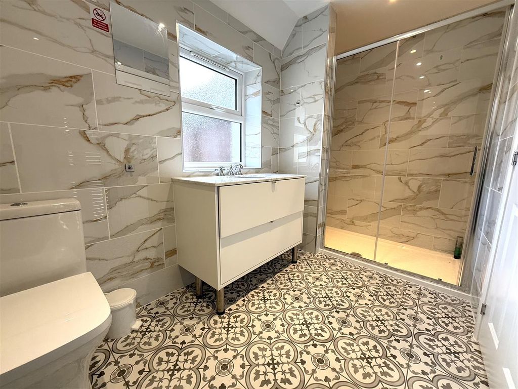 Property photo 3 of 19 53 Horse Bathrom.Jpeg