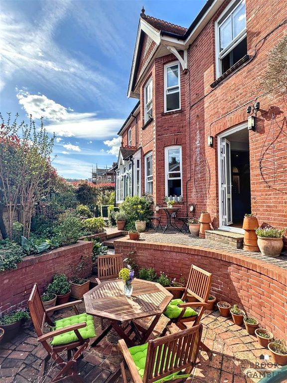 Property photo 2 of 62 01323 438506