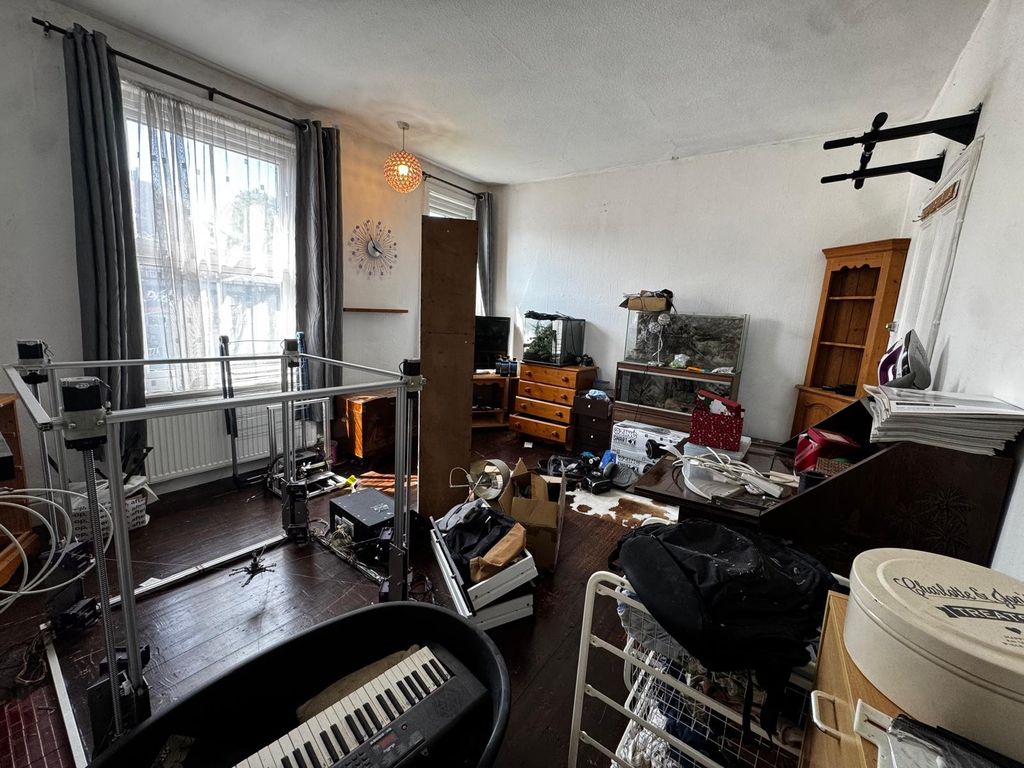 Property photo 2 of 12