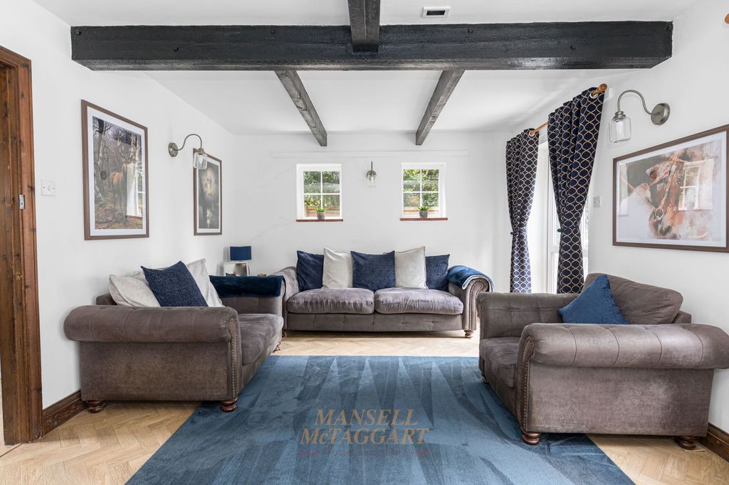 Property photo 3 of 32