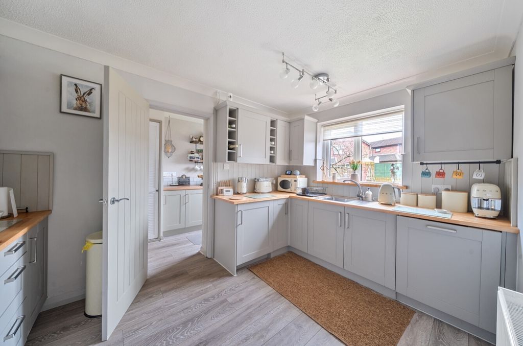 Property photo 3 of 24 1404276-16-69775De82803E-Arw-1