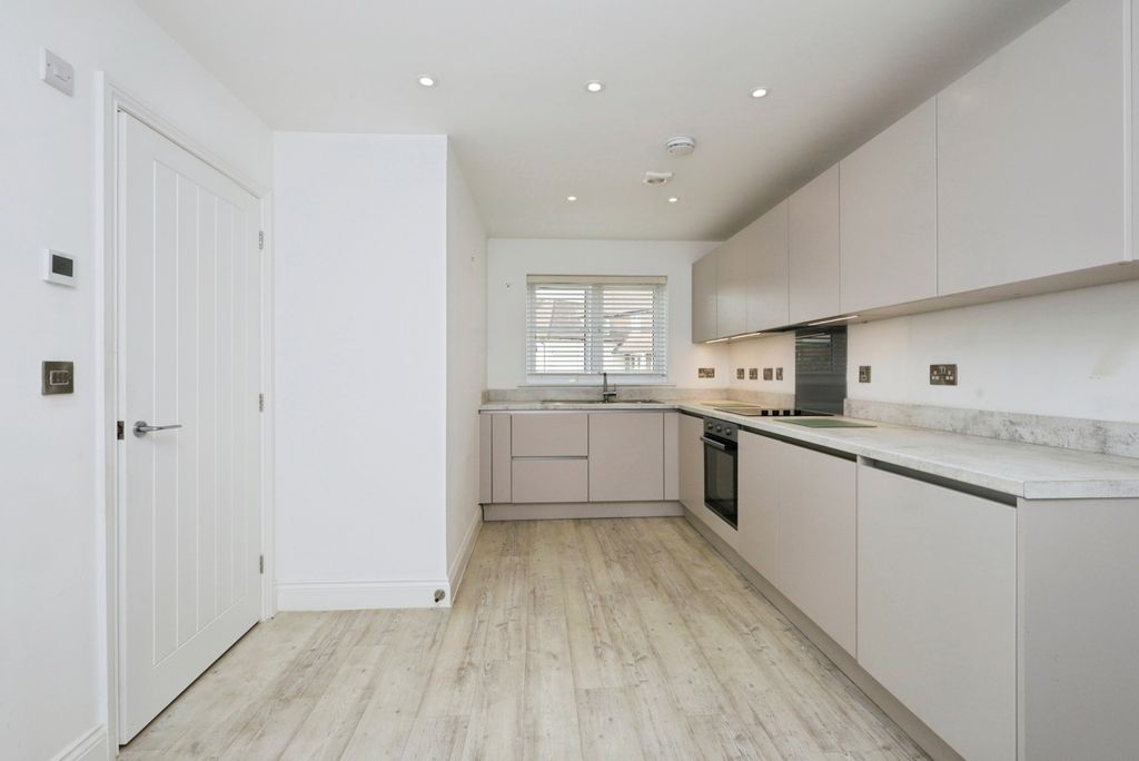 Property photo 3 of 21 Photo