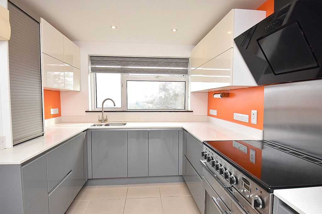 Property photo 2 of 9 Picture No. 15