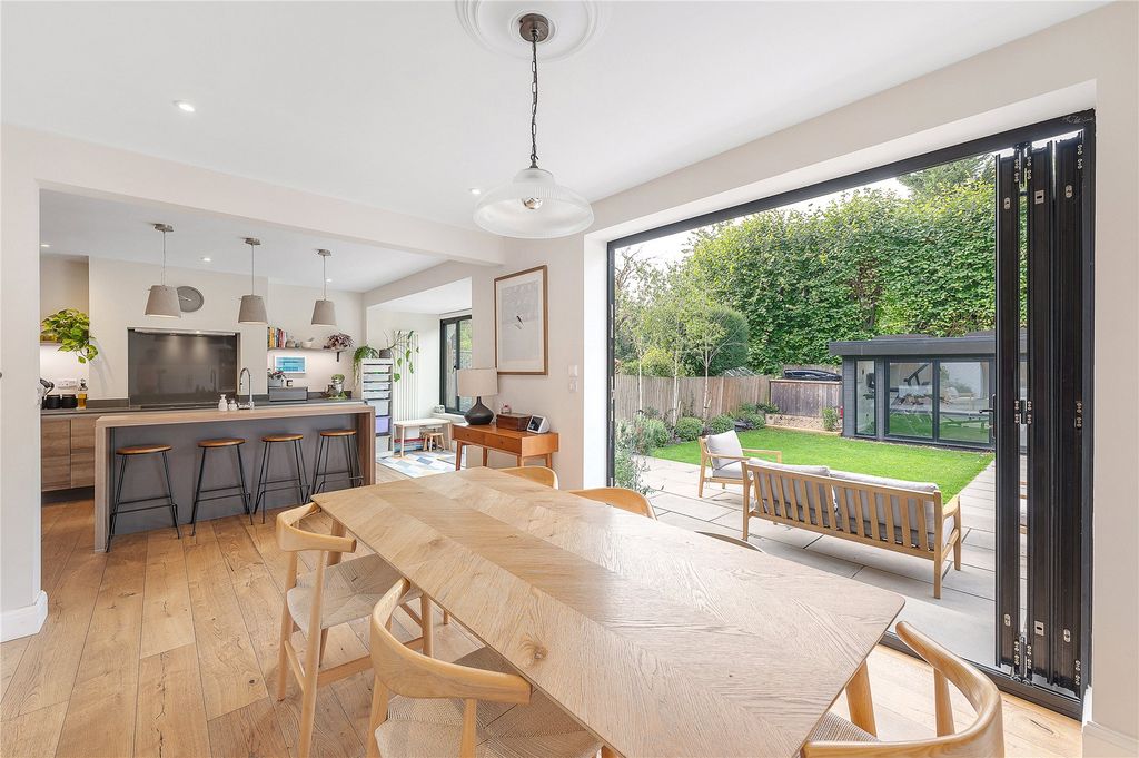 Property photo 2 of 11 Picture No. 14