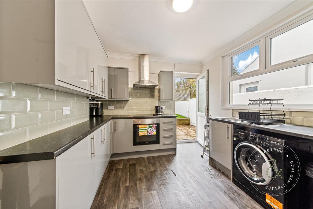 Property photo 2 of 29 Clive-Road-20.Jpg