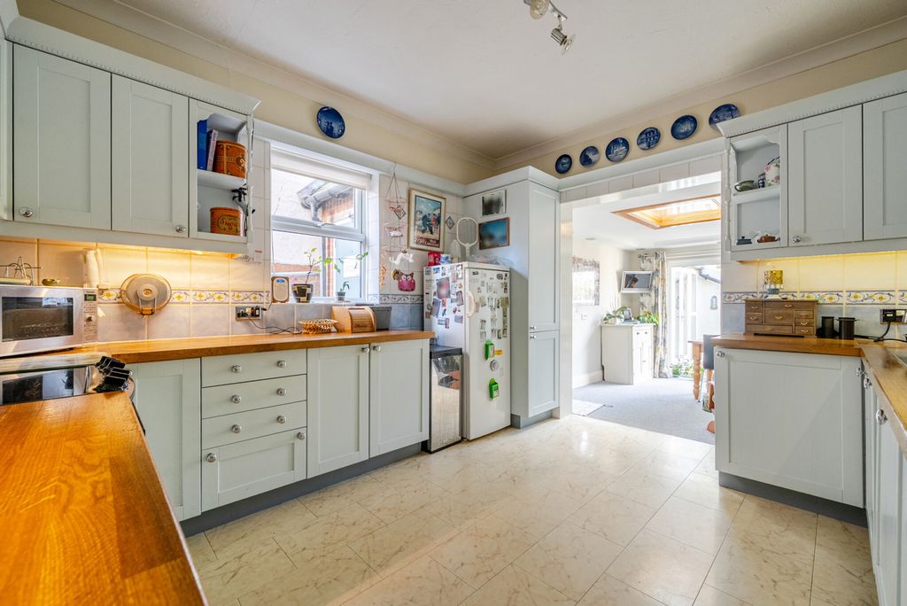 Property photo 3 of 28 1407398-22-69833F...