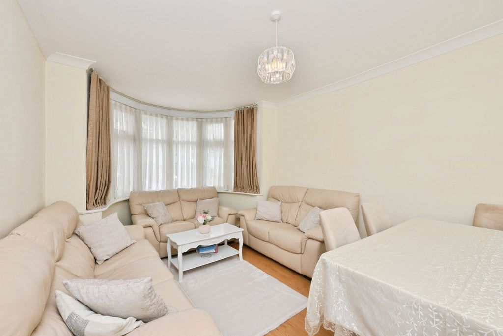 Property photo 3 of 17 Photo