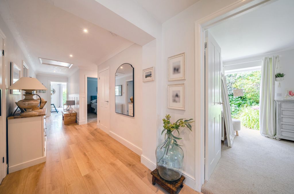 Property photo 3 of 38 1484927-12-6A4Bec...