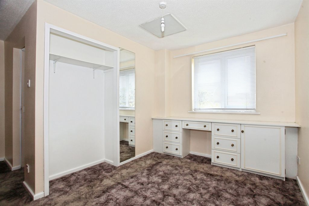 Property photo 2 of 17 Bedroom