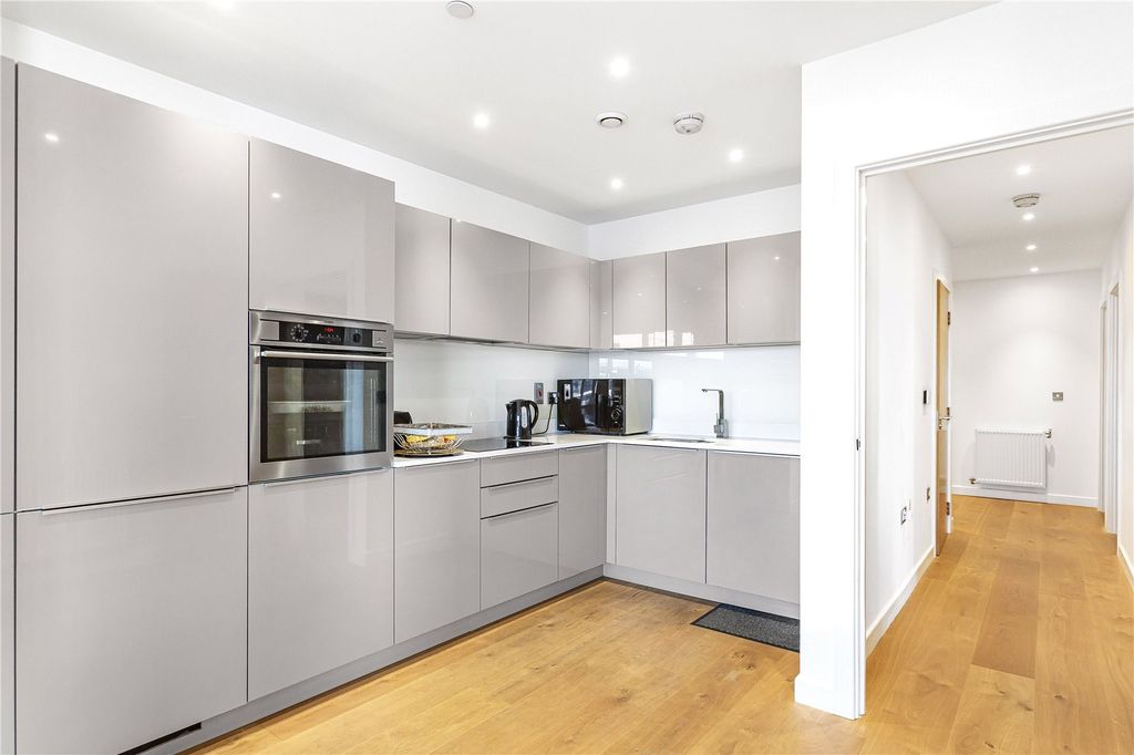 Property photo 2 of 18 Kitchen