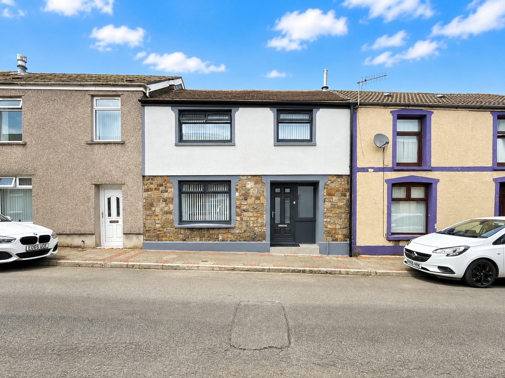 Property photo 1 of 18 0186D5A7-4C74-4E5F-B268-Bb43De191404