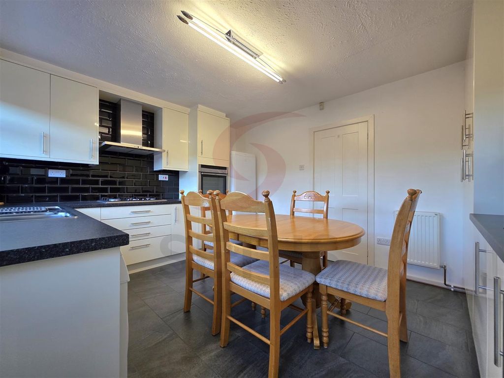 Property photo 3 of 11 Kitchen/Dining Area