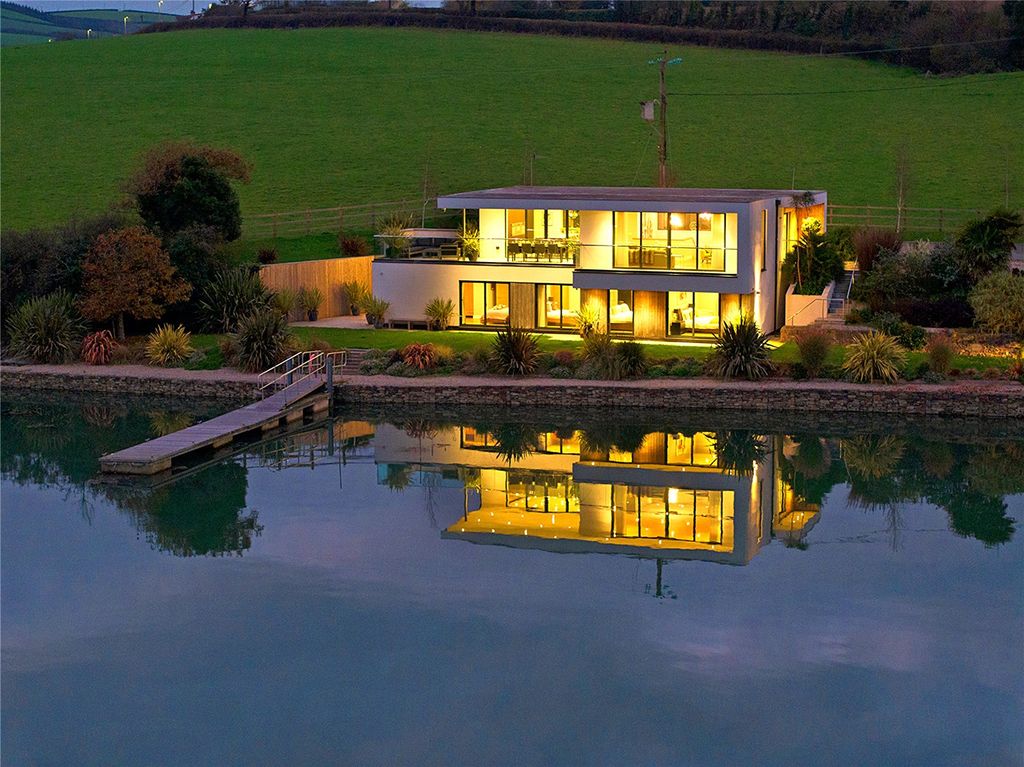 Property photo 1 of 14 Aerial