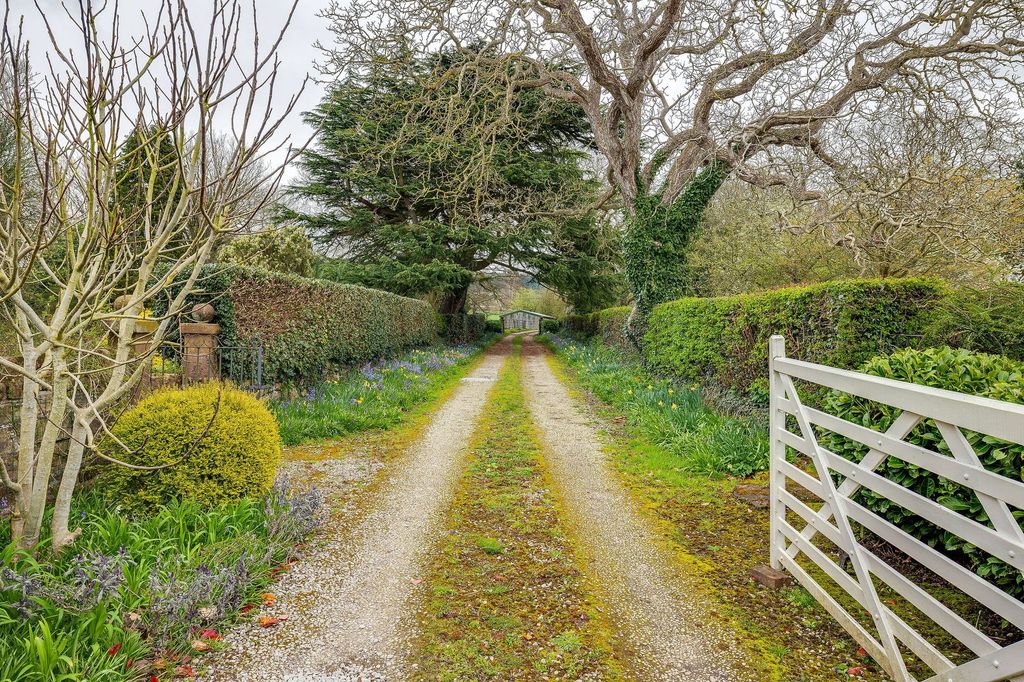 Property photo 2 of 34