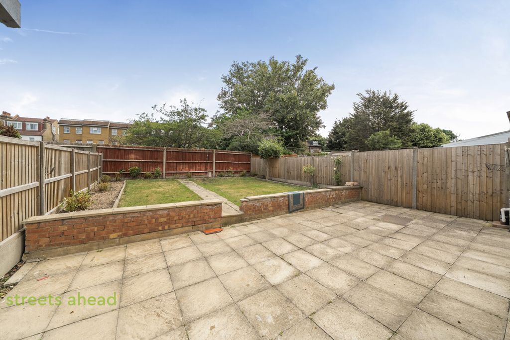 Property photo 3 of 16 Cab63501-2563-49d...
