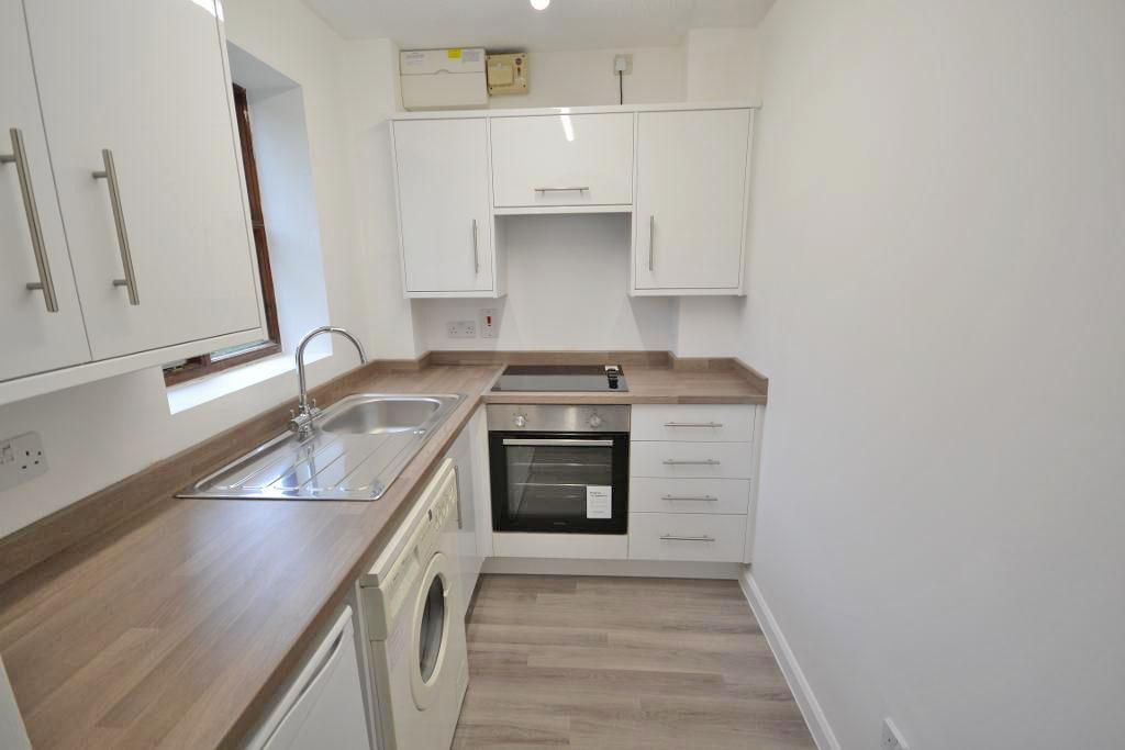 Property photo 2 of 8 Kitchen